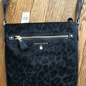 MICHAEL Michael Kors Nylon Kelsey lg crossbody black - NWT